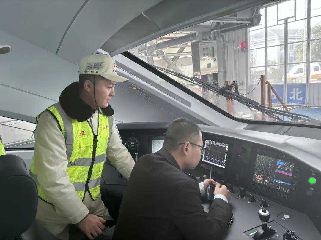 新型“复兴号”奔驰京广、京九、陇海线