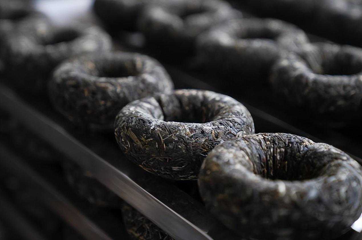 下关沱茶：百年茶香飘古道，岁月传奇沱之源