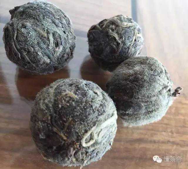 6斤普洱茶龙珠，才半年竟全部长毛，怎么回事？