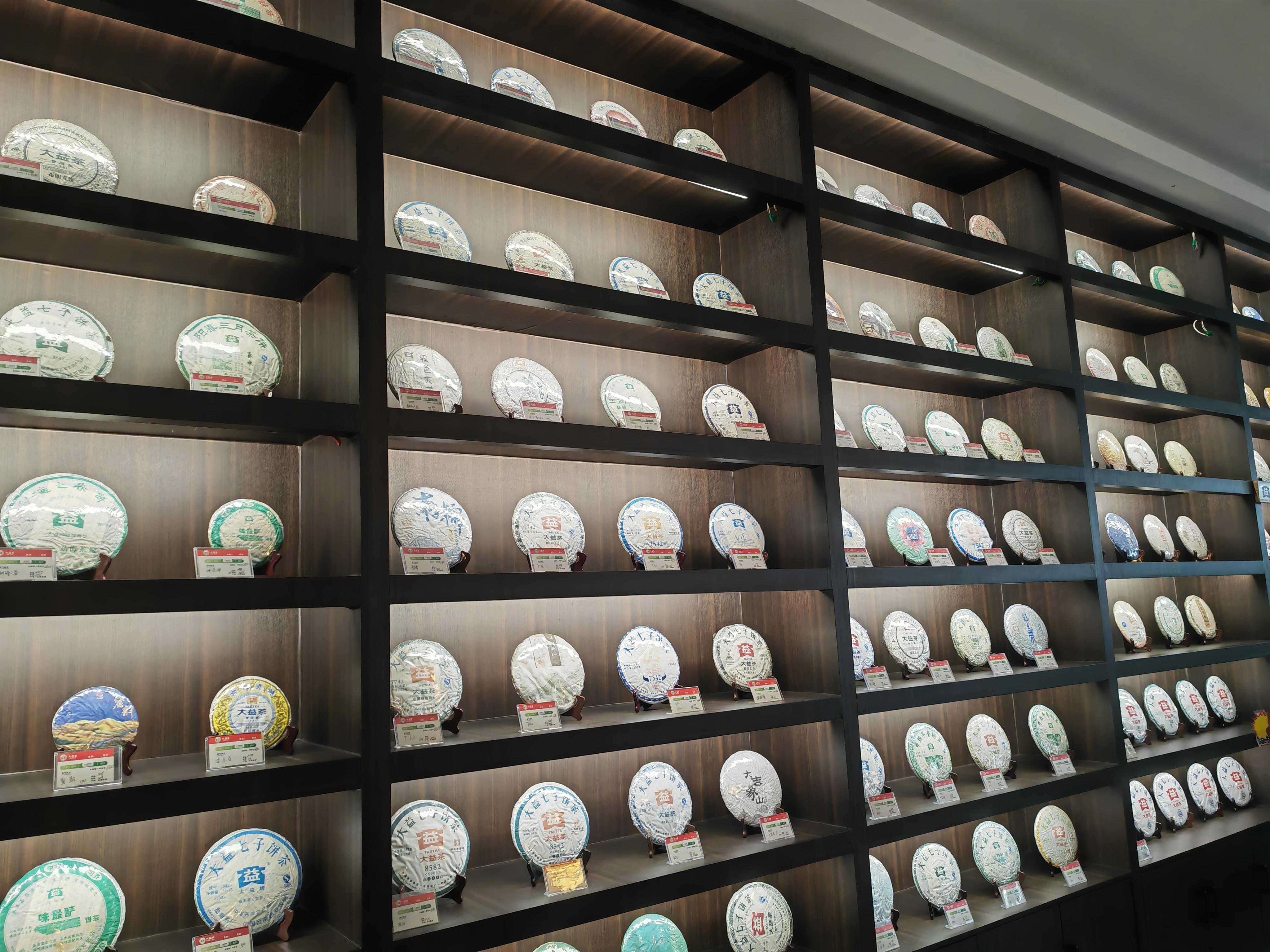 行业观察｜“几乎每个大老板都压着进价上亿的茶卖不动！”一提普洱茶暴跌超百万，有人亏损上千万