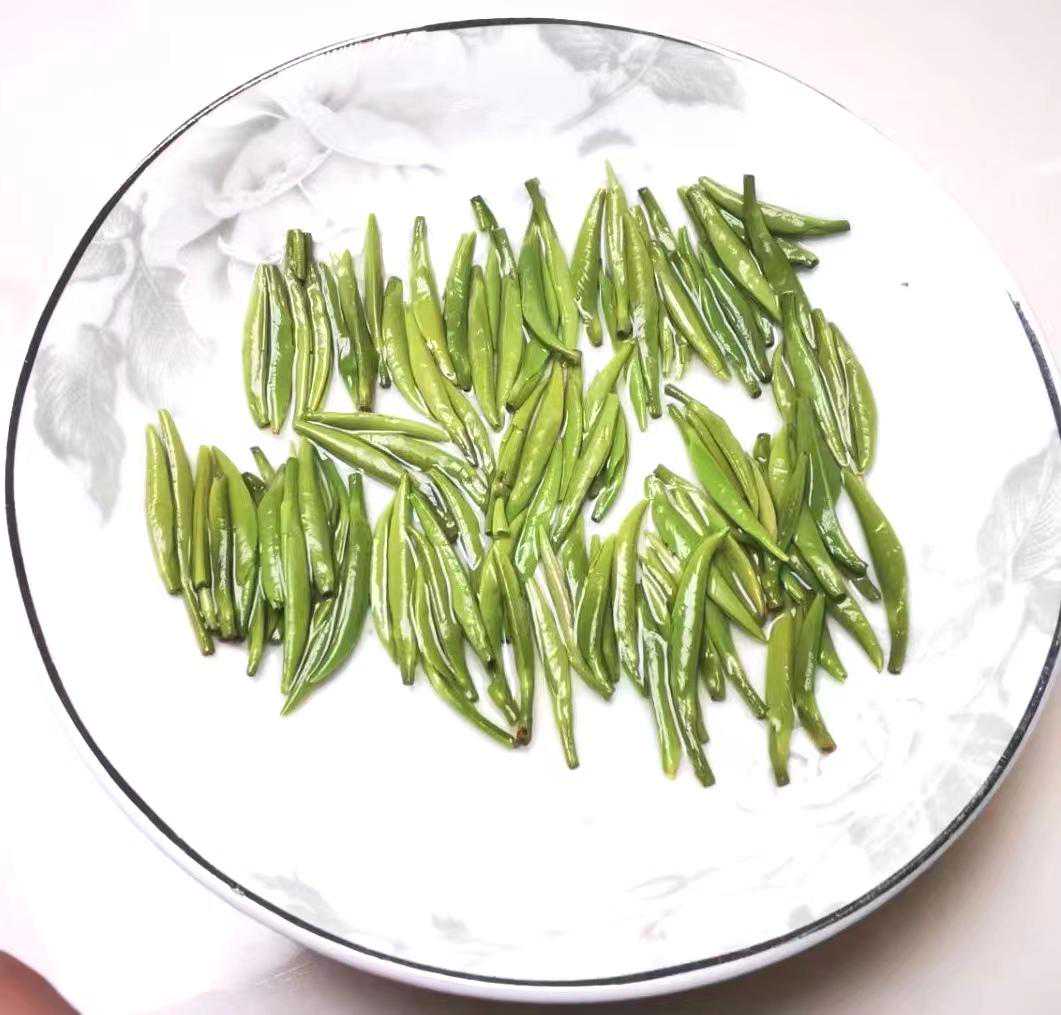 茶叶审评基本程序：把盘、开汤、嗅香气、看汤色、尝滋味、评叶底