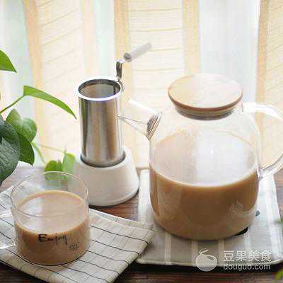 港式丝袜奶茶的正确做法，3种简单材料，在家就可以做出暖胃热饮