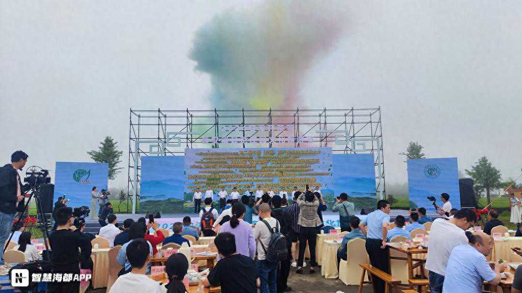 “开茶咯！吃茶去！”泉州安溪茶香四溢！