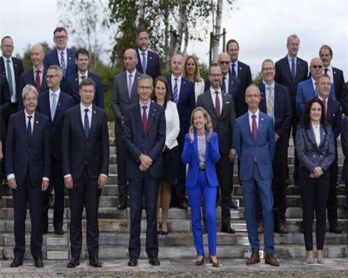 官司缠身，大规模闭店…一代“流量王”一茶一坐没落背后